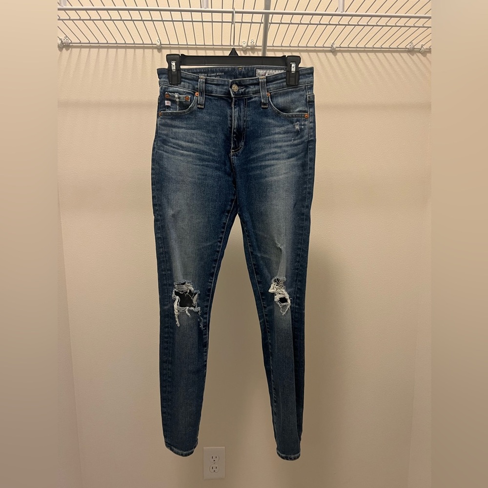 AG Farrah high rise distressed Skinny. Size 25R.